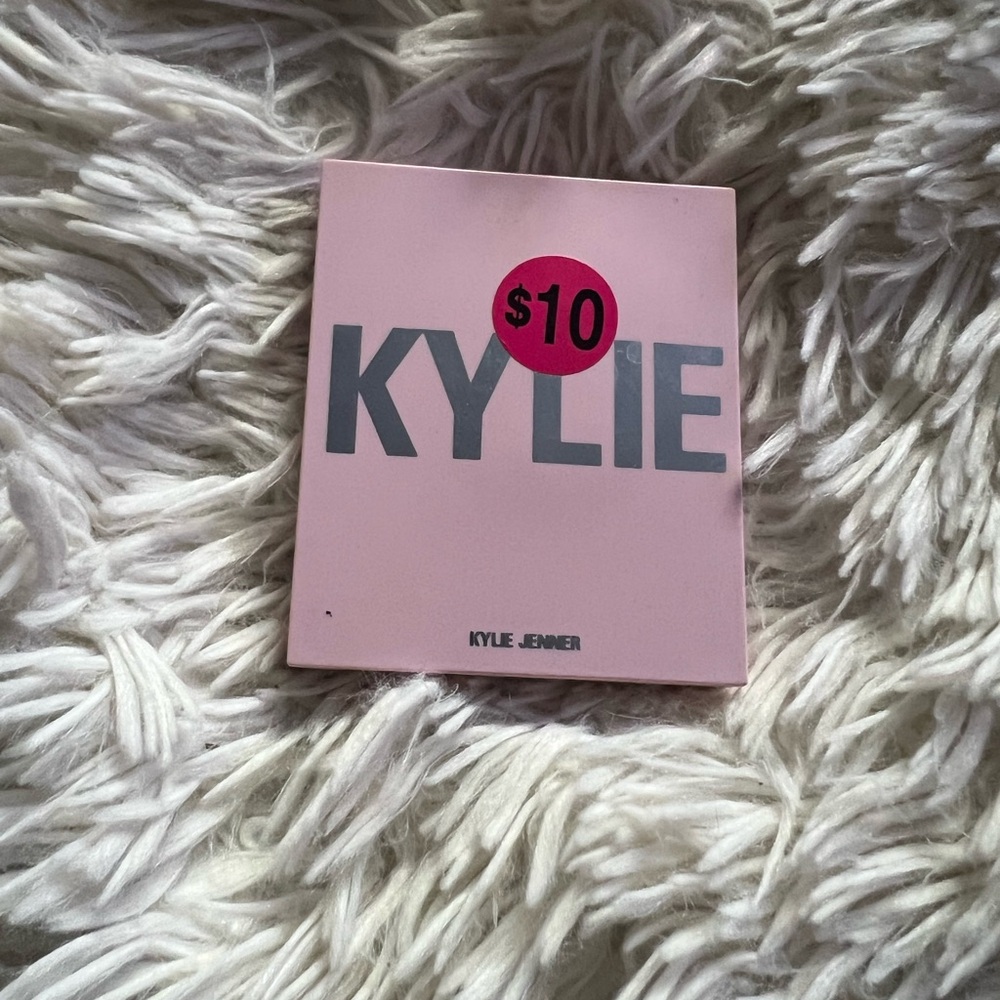 Kylie Jenner Bronzer